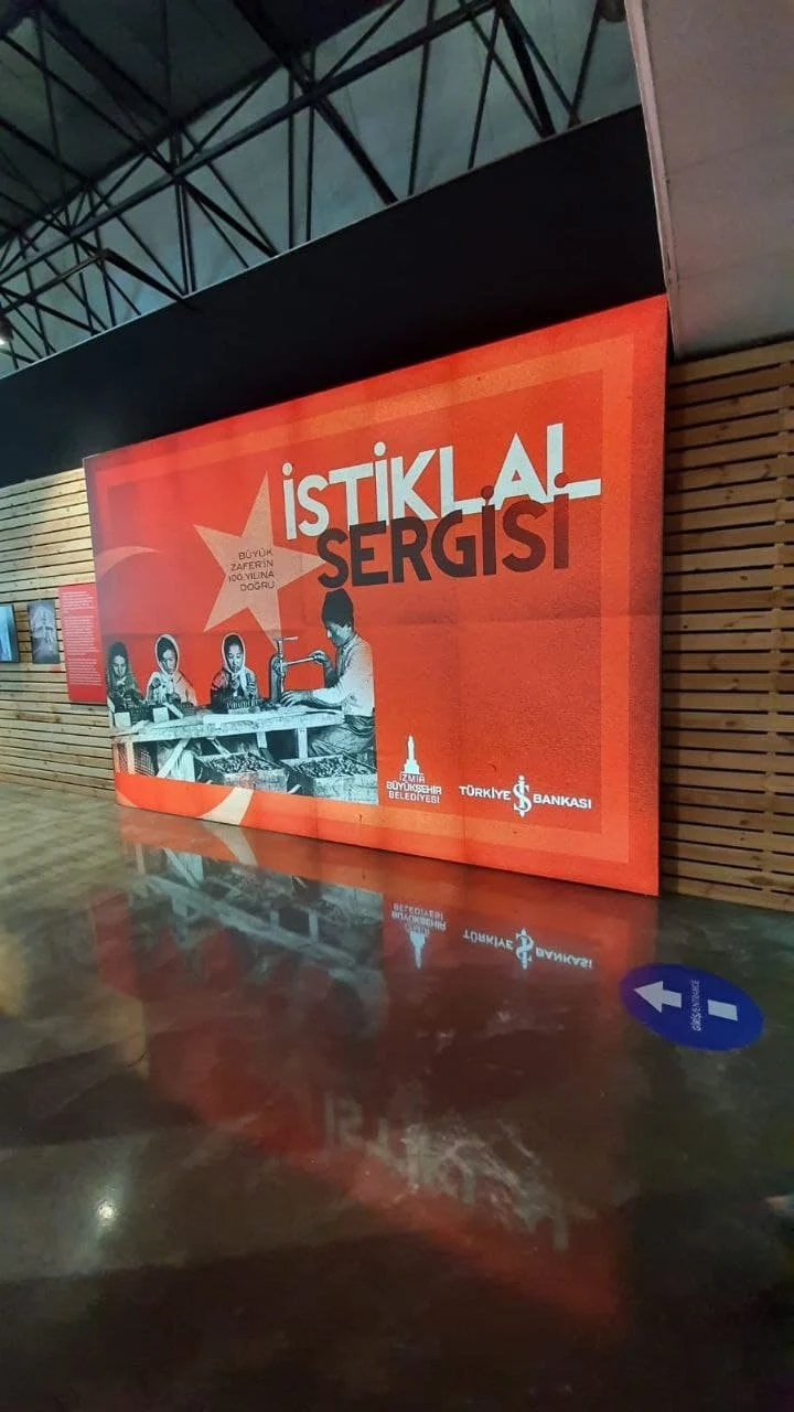 Sergi alanında baskılı kumaş lightbox